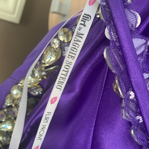 Gown - Picture 3 of 3